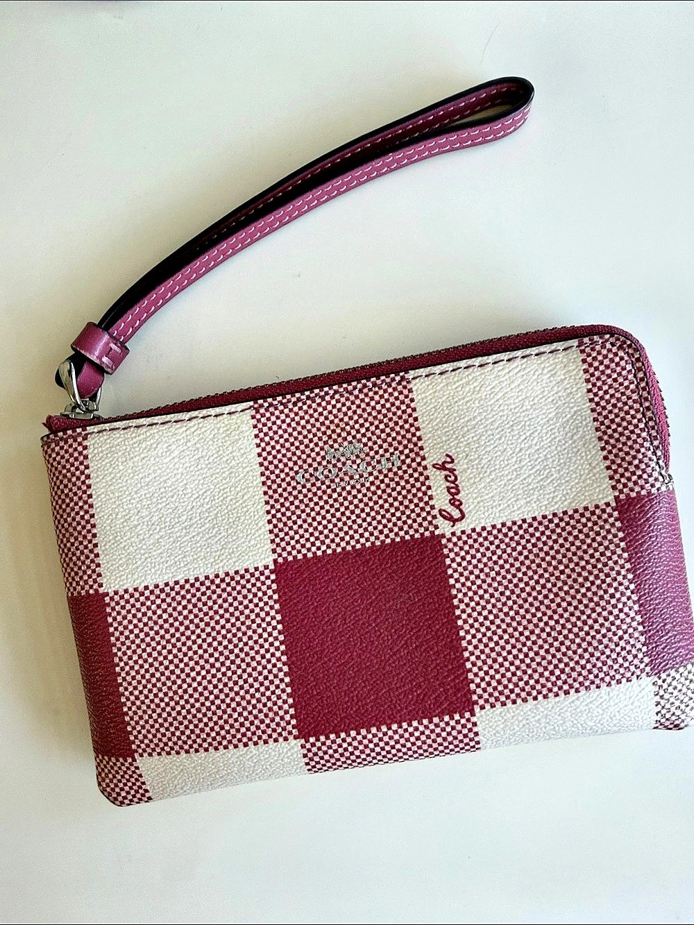 Coach Corner Zip Wristlet With Gingham Print Pink & White